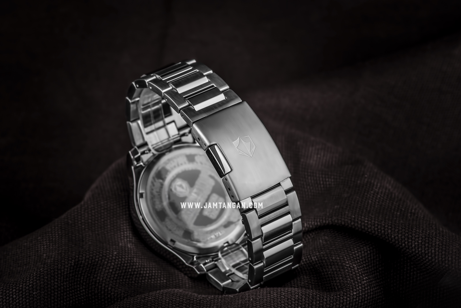 Expedition E 6750 MC BTBBA Chronograph Men Black Dial Stainless Steel Strap Machtwatch
